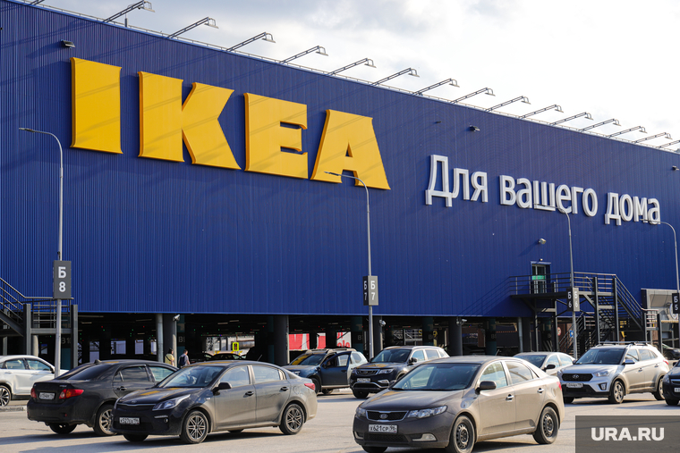 Закрытый магазин IKEA. Екатеринбург, логотип, ikea, икеа, парковка