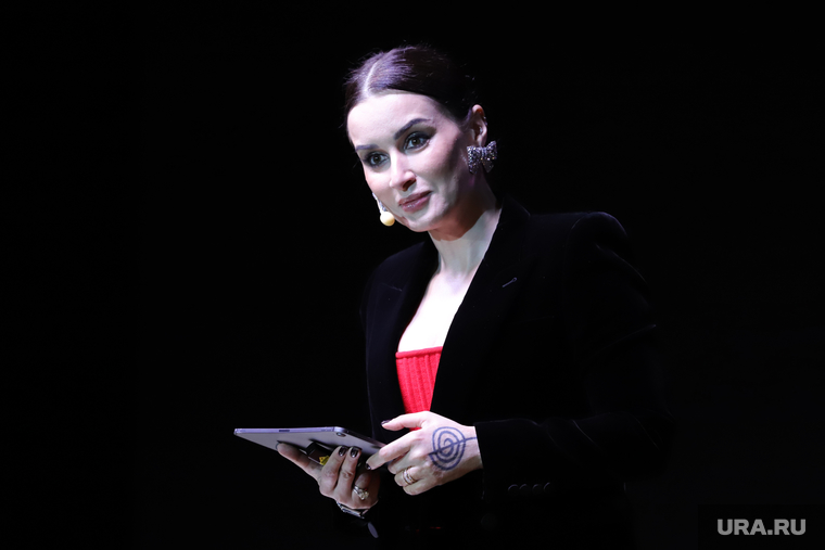 Битва ораторов: Мария Захарова и Тина Канделаки в Teatro Veneziano. Екатеринбург, канделаки тина