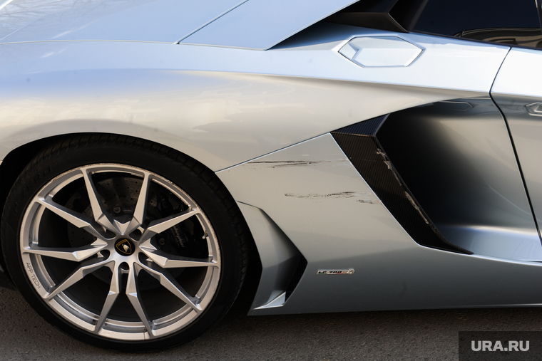 ДТП с Ламборгини Аристова. Челябинск, ламборгини, lamborghini, вип авто, царапина на крыле