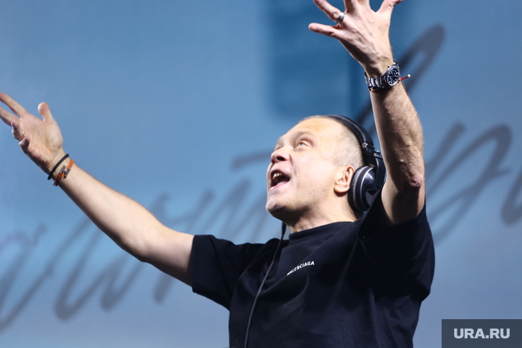 Диджей DJ Groove заряжал людей миксами современных треков и старых добрых известных песен