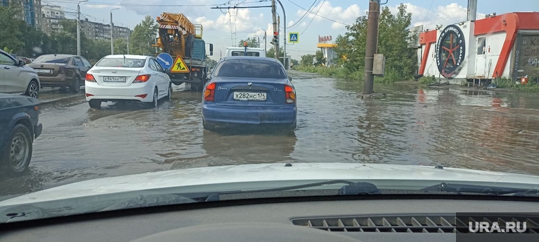 Потоп после ливня. Челябинск, улица, наводнение, потоп