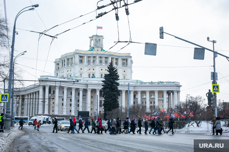 Митинг против передачи Курил Японии. Москва, суворовская площадь, театр российской армии