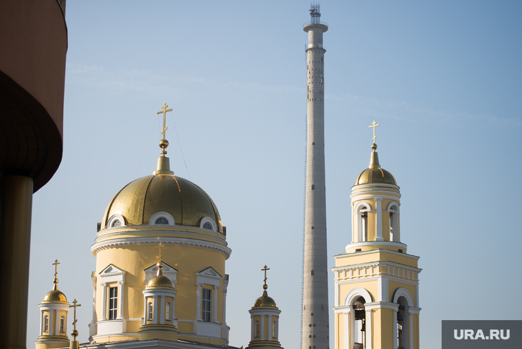 Осенний Екатеринбург, заброшенная, свято троицкий кафедральный собор, недостроенная телевышка