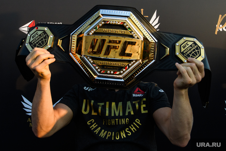 Пётр Ян в аэропорту Кольцово. Екатеринбург, ян петр, пояс чемпиона ufc в легчайшем весе
