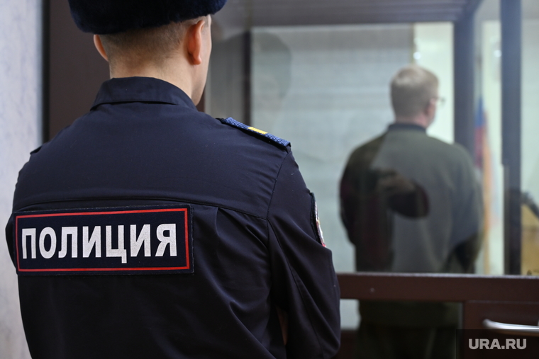 Суд над Григорием Царегородцевым. Пермь, заключение, обвиняемый, полиция, суд, полицейская форма, пермский военный суд, григорий царегородцев, шеврон полиции, царегородцев григорий