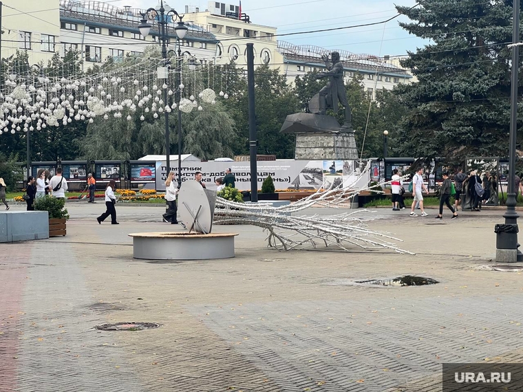 Пока известно лишь об одном упавшем светодиодном дереве