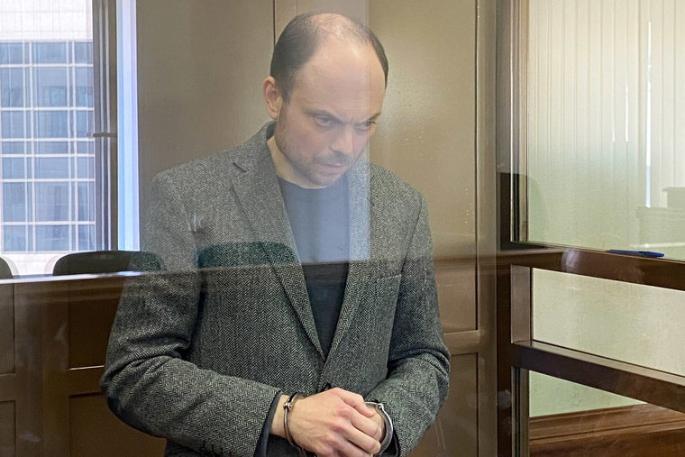 Владимир Кара-Мурза (признан Минюстом РФ иноагентом) обвинялся в госизмене