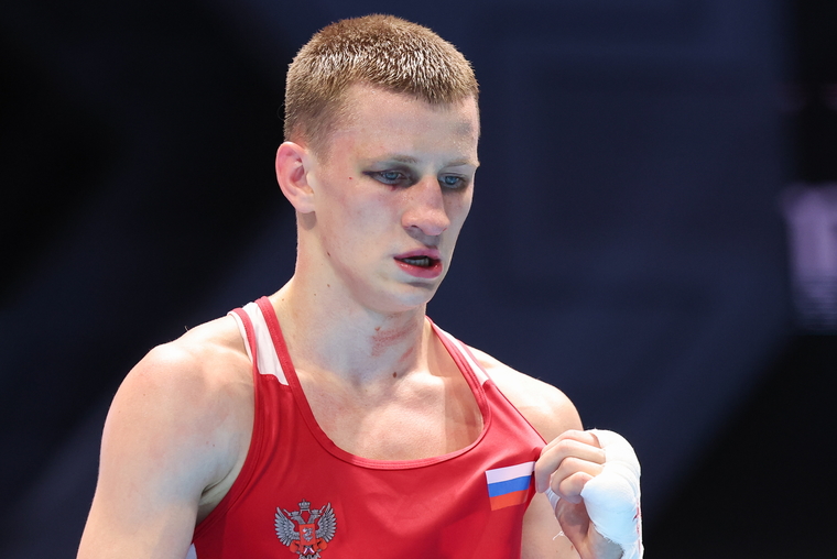 Узбекистан. Ташкент. Спортивный комплекс Humo Arena. Чемпионат мира по боксу среди мужчин. Полуфинал. Дмитрий Двали (Россия) после поединка с Ойбеком Джураевым (Узбекистан).