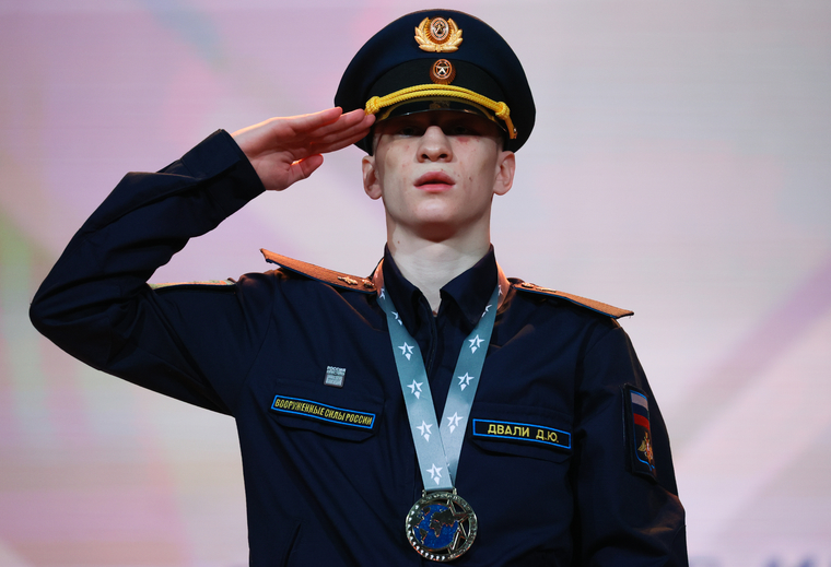 Россия. Москва. Дмитрий Двали (Россия) во время церемонии награждения на 58-м Чемпионате мира по боксу среди военнослужащих.