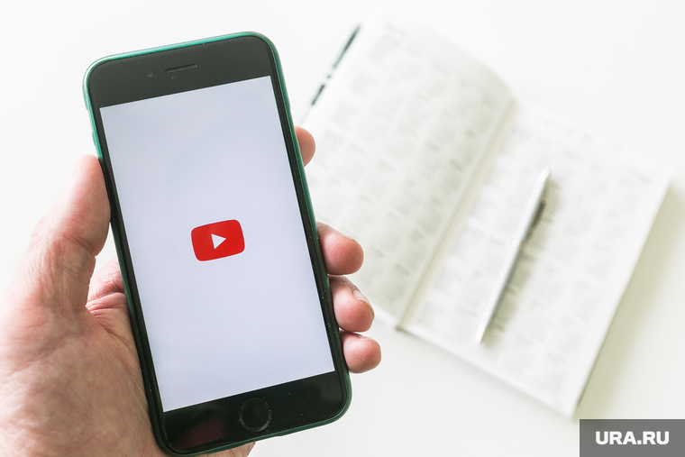 Клипарт Youtube. Тюмень, телефон, смартфон, youtube, ютуб, смартфон в руке, ютьюб, you tube