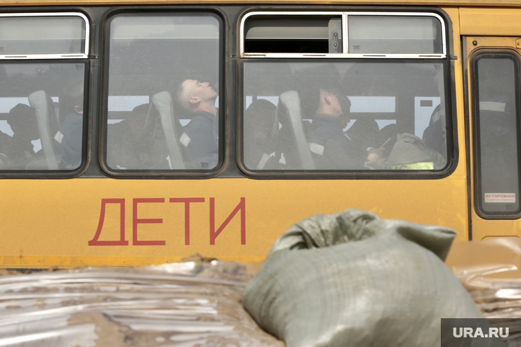 Паводок, Абатское. Ишимский район . Тюмень
, эвакуация, автобус, дети, паводок, наводнение, мешок, разлив