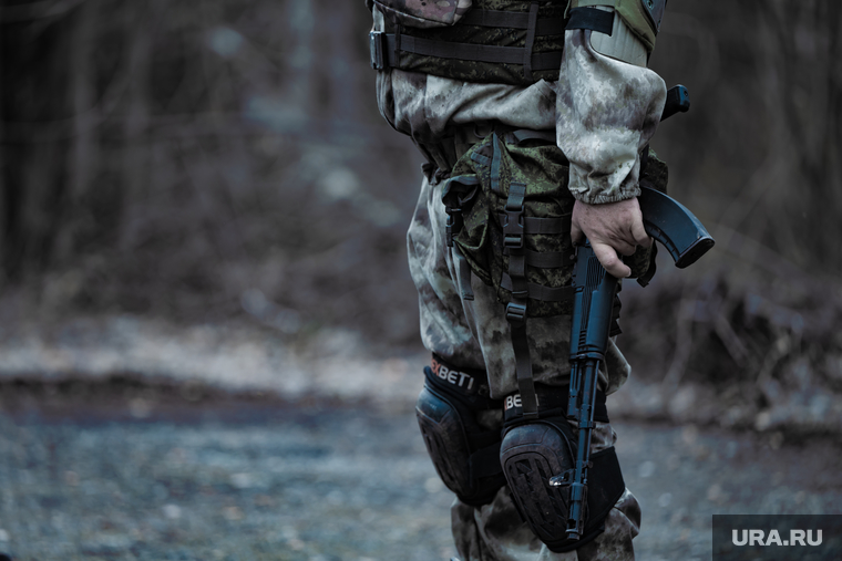 Военно-тактическая подготовка гражданского населения на полигоне. Пермь, тренировка, автомат калашникова, противостояние, боевики, оружие, вооружение, война, ноги, подготовка, ак, конфликт, вооруженные силы, бойцы, вооруженные люди, вооруженный человек, весна, руки, солдат, мобилизация, вс рф, сво, наемники, военный, бойцы сво, ак 74