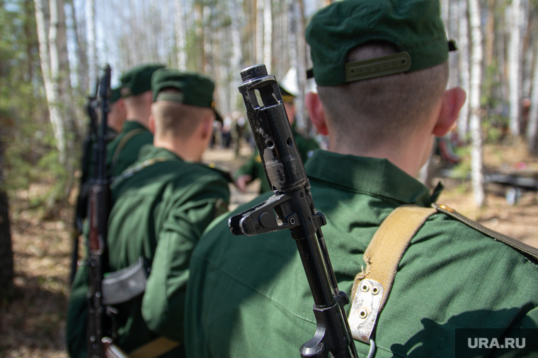 Церемония захоронения останков бойца. Екатеринбург, военные, солдаты, военная служба, срочники, автоматы калашникова, рядовые