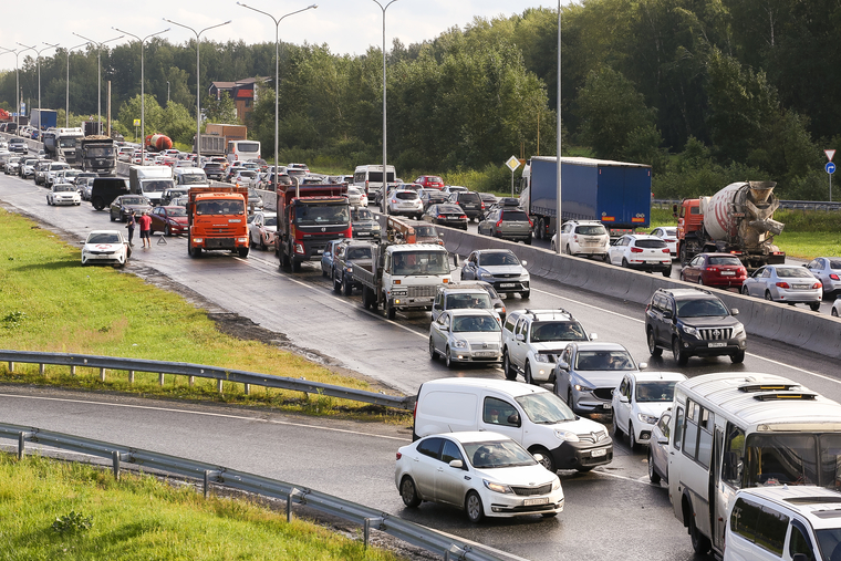 Автотрасса, автомобили, дорога. Тюмень, автотрасса, машины, пробка, автомобильная пробка, трасса, дорога, автомобили, автотранспорт, пробка машины, пробка автомобильная, автодорога, пробка на трассе
