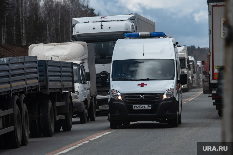 Путинский автобан Р-242 «Пермь – Екатеринбург». Свердловская область, транспорт, дорожный затор, чп, дтп, автобан, пермский тракт, здоровье, медицина, трасса, дорога, инцидент, большегрузный транспорт, пробка автомобильная, скорая медицинская помощь, помощь в дтп, трасса р-242