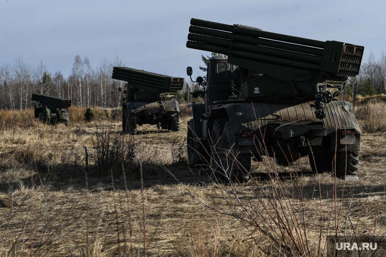 Тренировочные стрельбы мобилизованных с Центрального военного округа на полигоне Еланский. Свердловская область, рсзо град, реактивная артиллерия