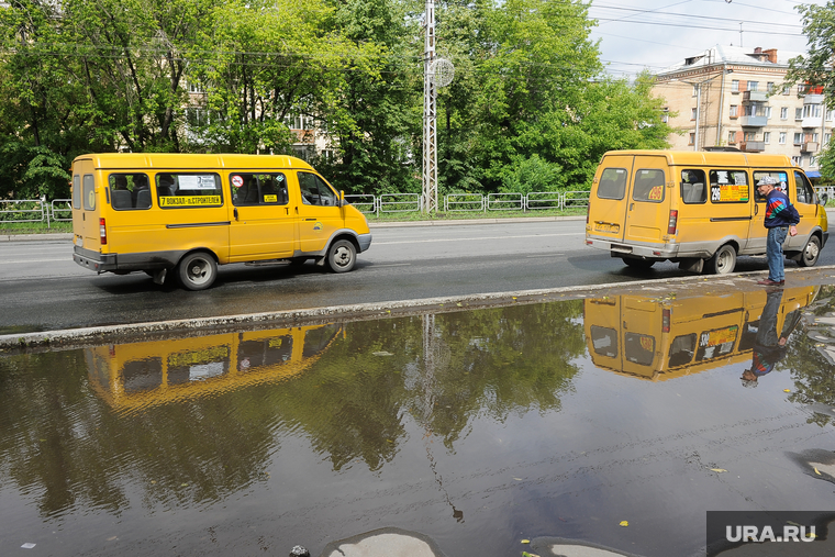 Репортаж по мусорным войнам из Миасса, остановка общественного транспорта, маршрутка
