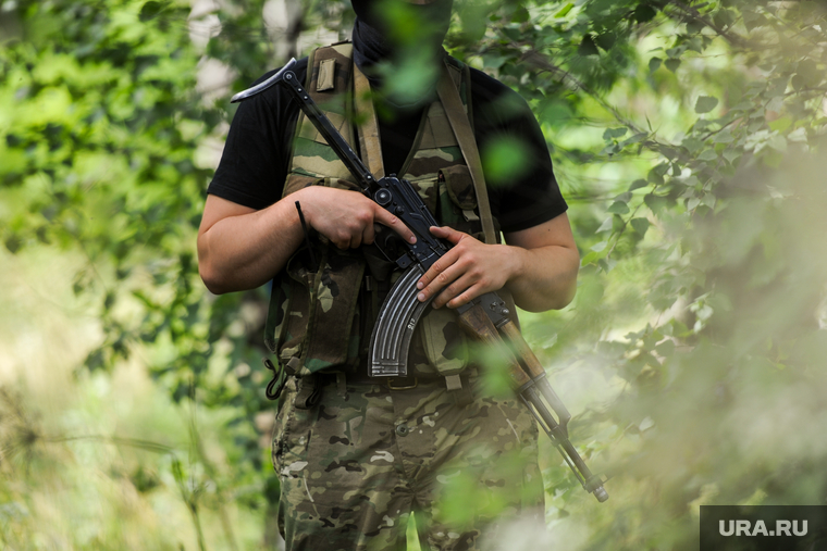 ФСБ, учения. Челябинск, боевики, военные, оружие, вооружение, амуниция, террористы, вооруженные люди, антитеррористические учения, контр-террористическая операция, дрг, диверсанты, диверсионно-разведывательная группа