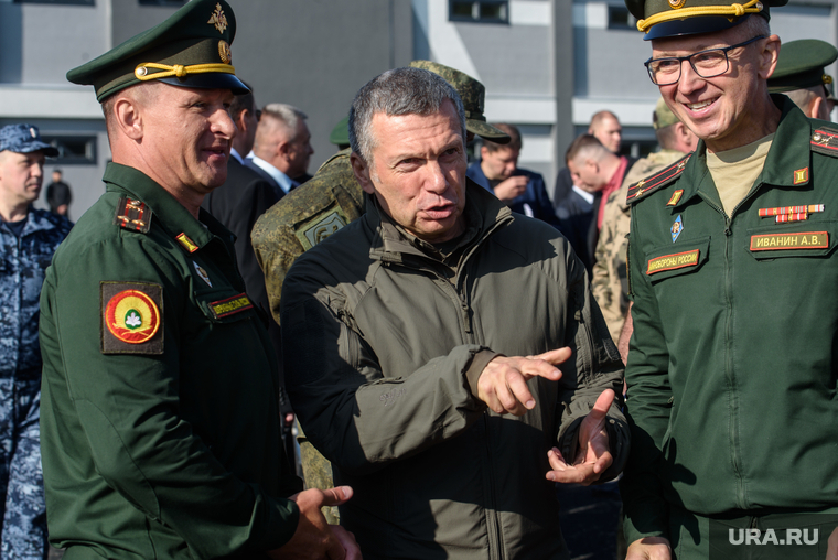 Соловьев был в приподнятом настроении и много общался с военными