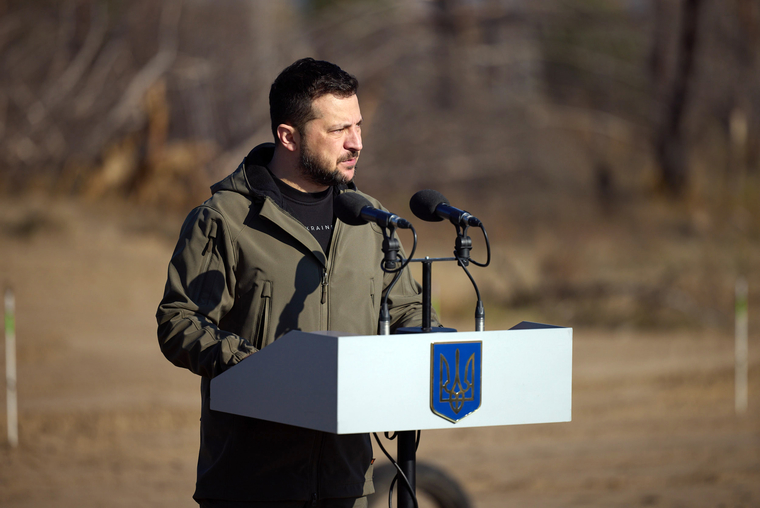 По словам Владимира Зеленского, эта операция направлена на то, чтобы навести Россию к справедливому миру.