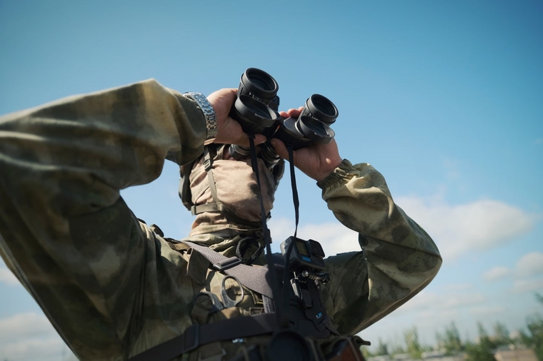 Боевое дежурство зенитчиков на Авдеевском направлении. stock, наблюдение, бинокль, разведчик, спецназ, сво