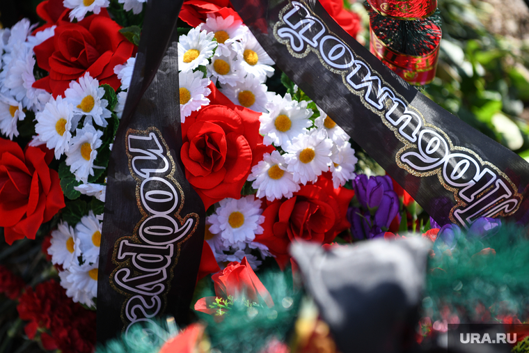 Могила Наталии Семонченковой на Западном кладбище. Екатеринбург, могила, ритуальные услуги, похоронный бизнес, похороны