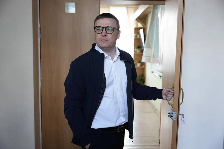 Текслер прогулялся по своей бывшей школе