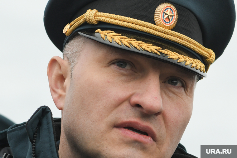 Министр по чрезвычайным ситуациям Александр Куренков и губернатор Курганской области Вадим Шумков на набережной у Кировского моста. Курган, куренков александр