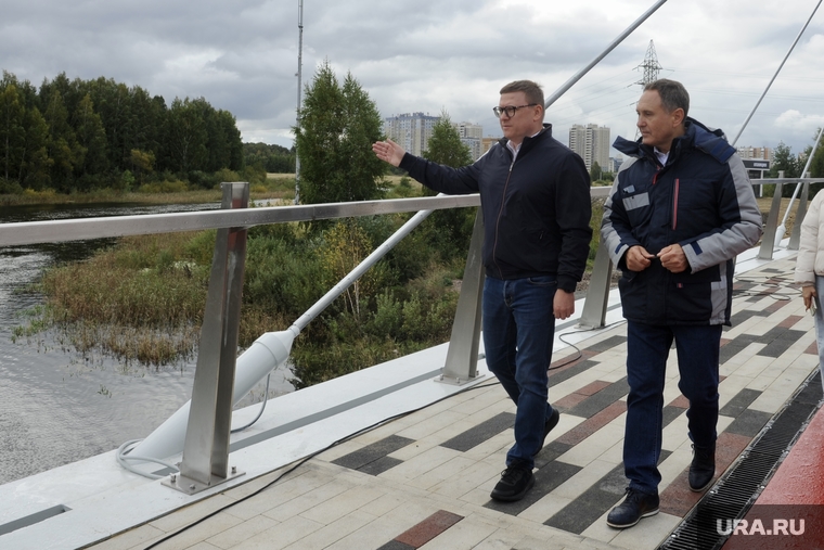 Вместе с представителем подрядчика Алексей Текслер прошелся по новому мосту