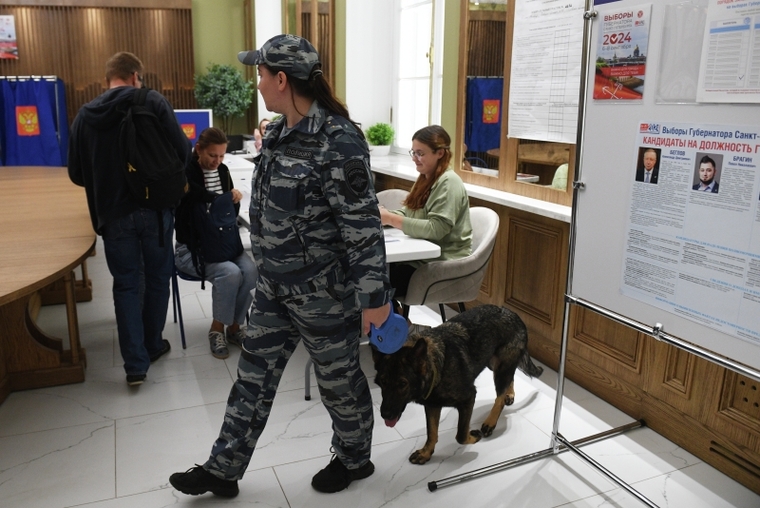 Голосование на выборах губернатора Санкт-Петербурга на избирательном участке № 2272
