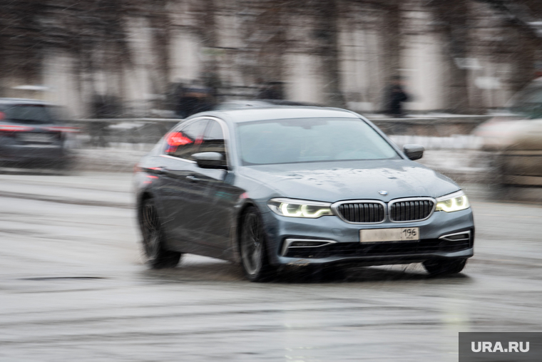 Свердловские зарисовки. Екатеринбург, снег, bmw, проезжая часть, скорость, автомобиль, непогода, бмв