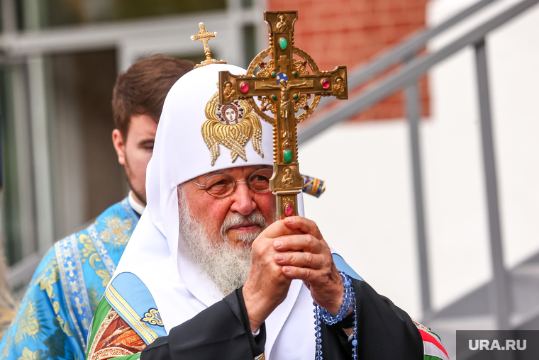 Освящение надвратной иконы на Спасской башне Кремля патриархом Кириллом. Москва, крест, патриарх кирилл, служба, благословение, христианство, православие, благословление
