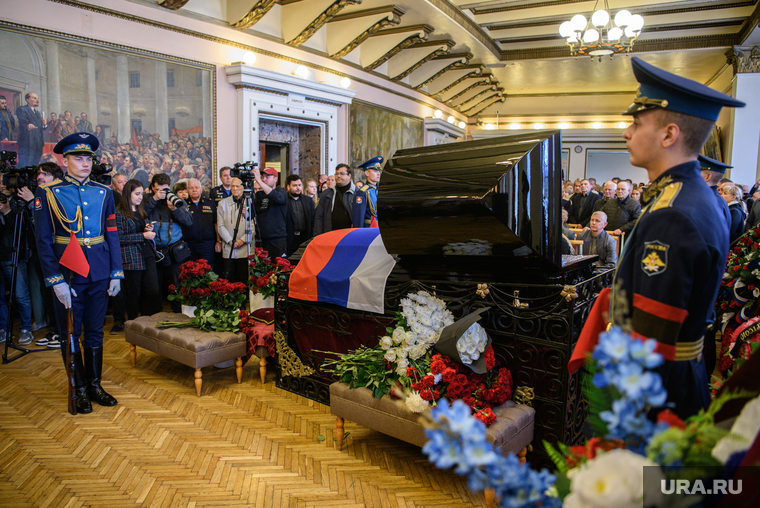 Героя РФ хоронили с воинскими почестями
