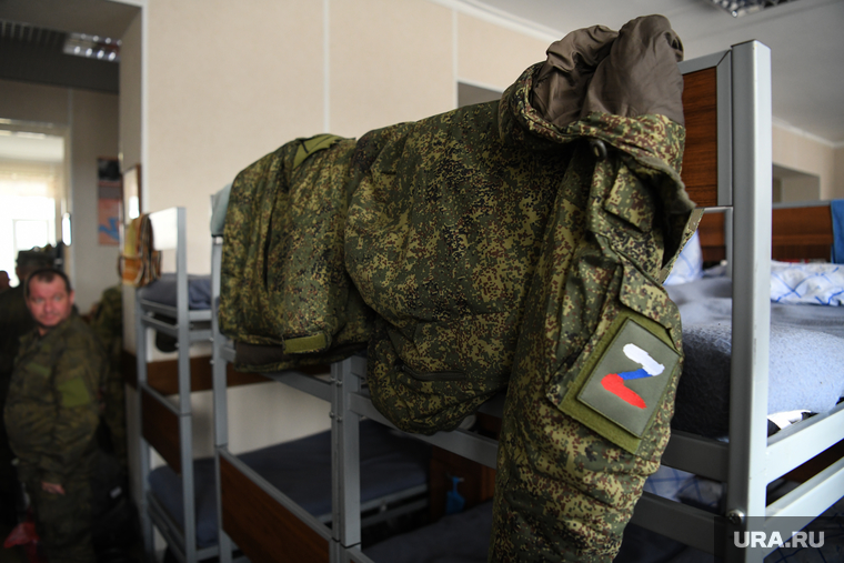 Визит Татьяны Москальковой и Татьяны Мерзляковой в 32-й военный городок. Екатеринбург, казарма, армия, военные, спецоперация, сбербанк, сбер, мобилизация, сво, выдача банковских карт