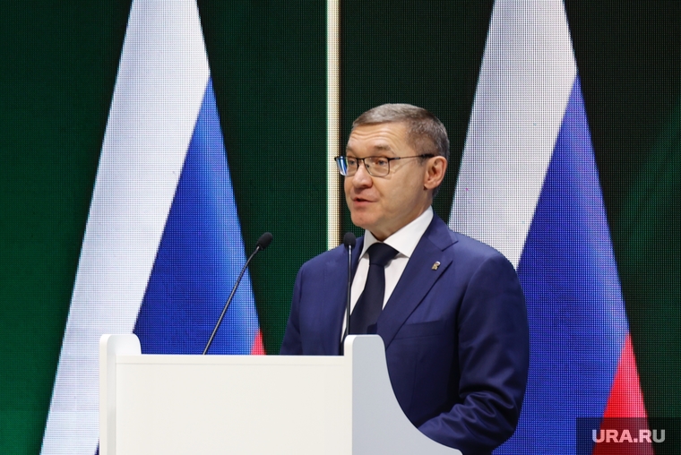Полпред Владимир Якушев поздравил Шумкова