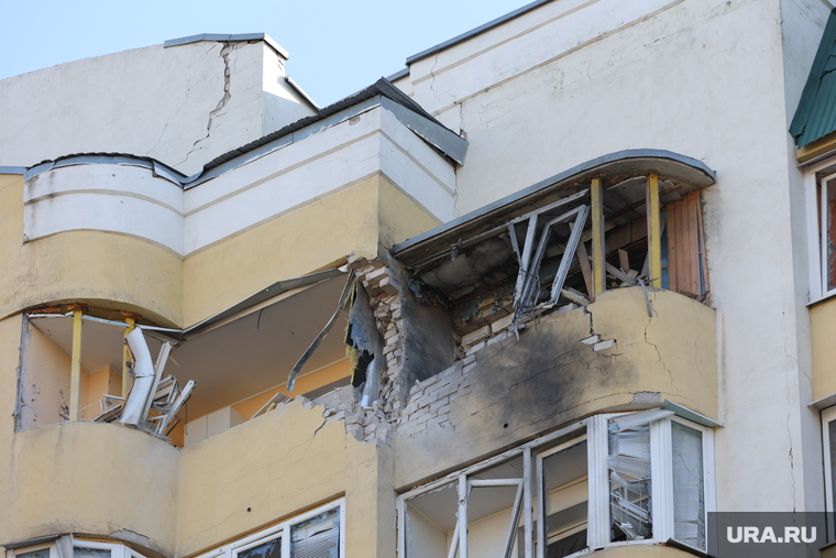 Повреждение инфраструктуры в результате обстрела ВСУ Белгорода
