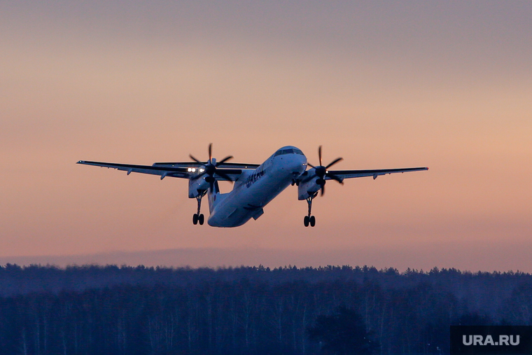 Аэропорт Кольцово. Екатеринбург, взлет самолета, bombardier, кольцов в, qazaq, казахские авиалинии, бомбардье, bombardier q400