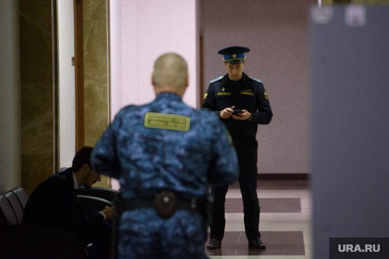 Оглашение приговора Ксении Карелиной в Свердловском областном суде. Екатеринбург , свердловский областной суд, судебный приставы