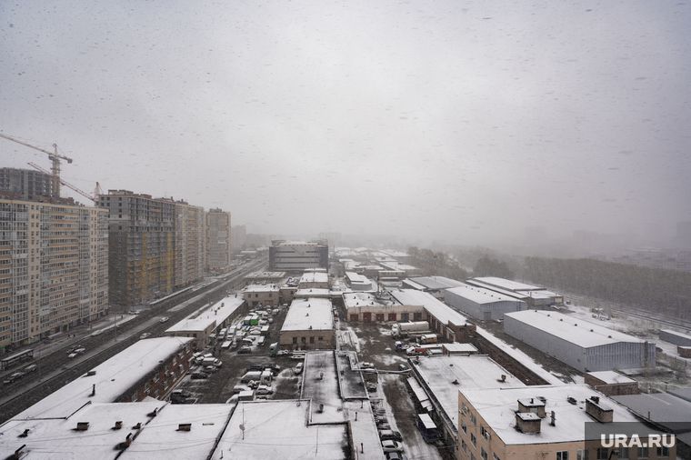 Май на дворе. Пермь, снег, снегопад, промзона, многоэтажки, город, весна, жилье, осень, стройка