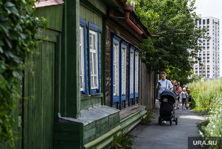 Виды Екатеринбурга, деревянный дом, материнский капитал, частный сектор, семейная ипотека, жилье для молодых