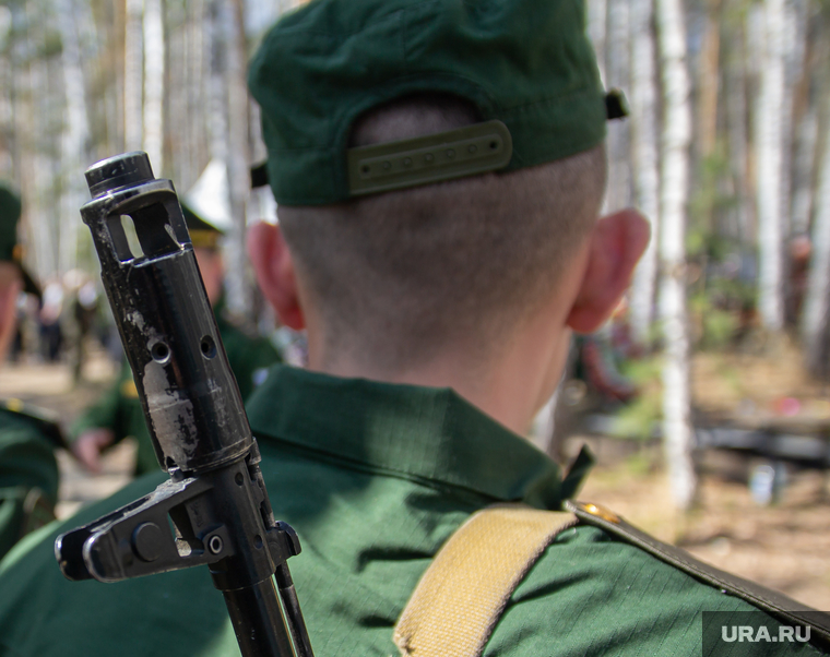 Церемония захоронения останков бойца. Екатеринбург, военные, солдаты, военная служба, срочники, автоматы калашникова, рядовые