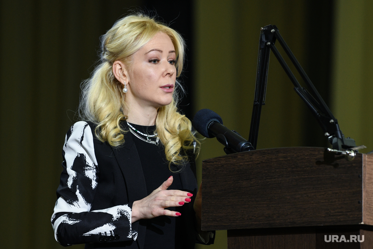 Екатерина Мизулина на встрече с екатеринбургскими студентами. Екатеринбург, топ, мизулина екатерина
