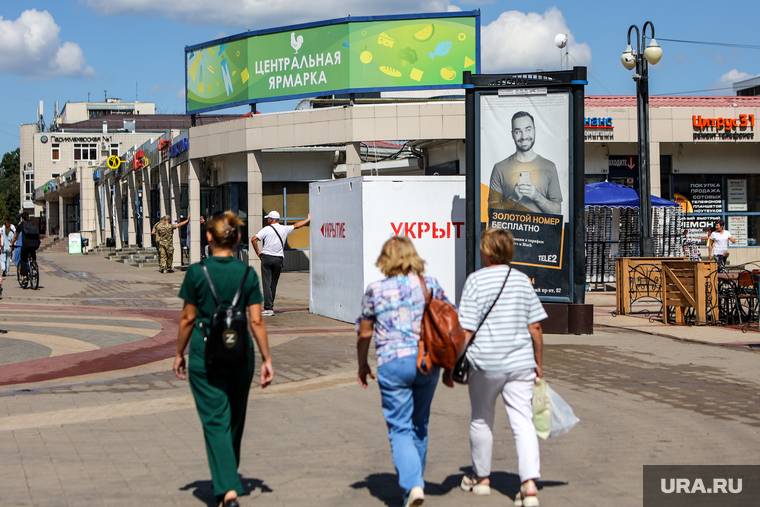 Временные укрытия на улицах Белгорода. Белгород, ярмарка, убежище, рынок, тревога, белгород, временное укрытие, воздушная опасность