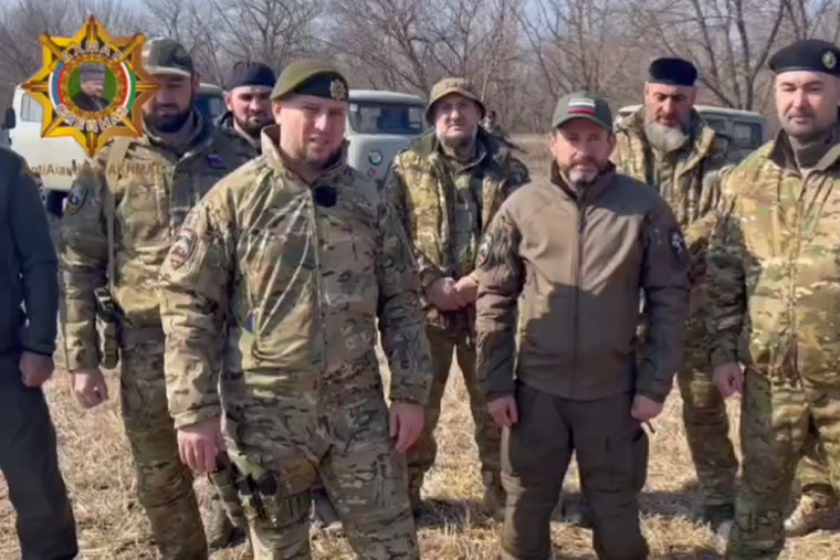 Слева Апти Алаудинов, справа его экс-адвокат Денис Шапиро
