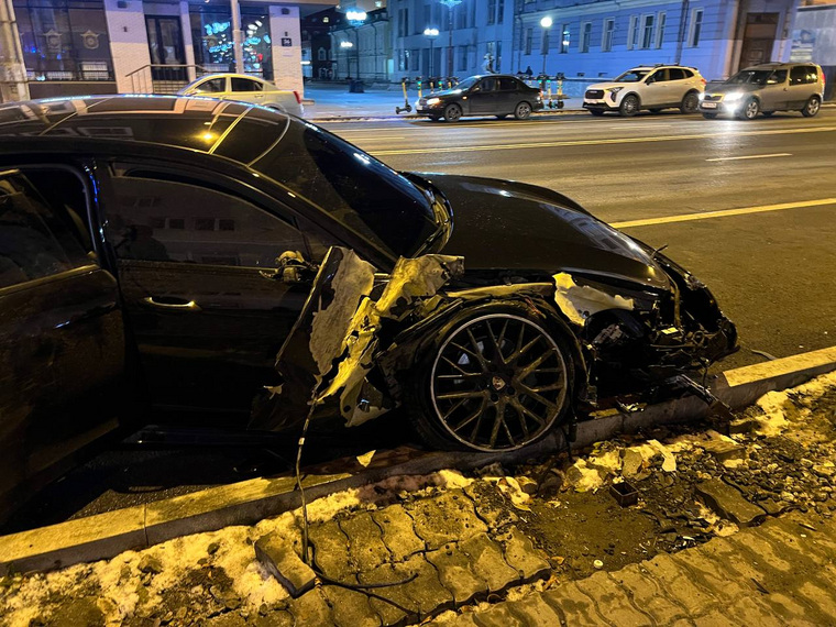 Авария произошла ночью 13 октября на улице Малышева