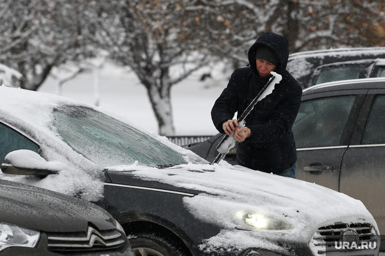 Снежная погода в Екатеринбурге, автомобилист, автомобильные дворники