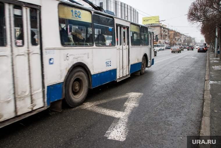 Выделеная полоса общественного транспорта на Малышева. Екатеринбург, троллейбус, дорожное движение, полоса общественного транспорта, дорожная разметка, полоса для автобусов