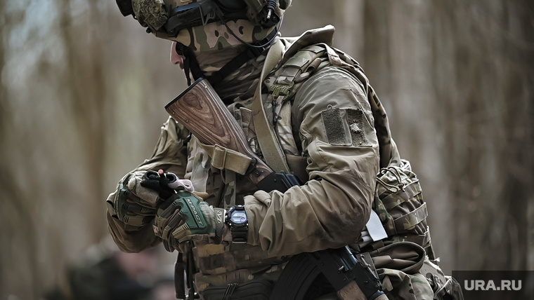 Военно-тактическая подготовка гражданского населения на полигоне. Пермь, тренировка, противостояние, лес, война, подготовка, конфликт, вооруженные силы, тайга, зеленка, вооруженные люди, вооруженный человек, солдат, мобилизация, вс рф, сво, военный