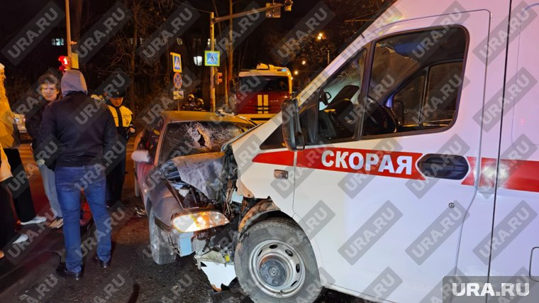 Пострадавших госпитализировали в больницу на другой скорой