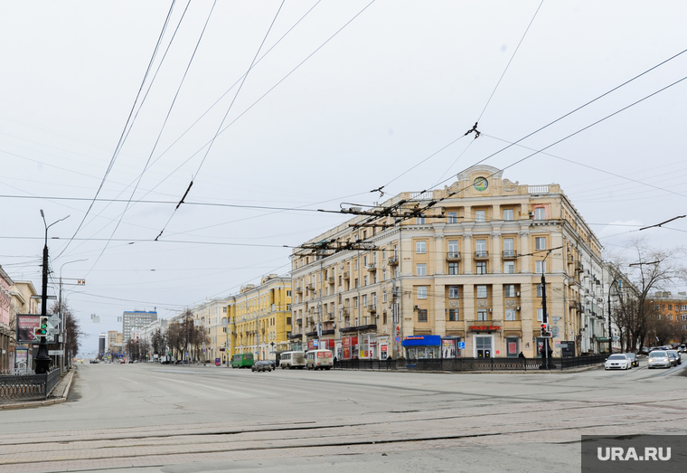 Пустой город. Обстановка во время самоизоляции и эпидемии коронавируса. Челябинск, площадь революции, проспект ленина, пустой город